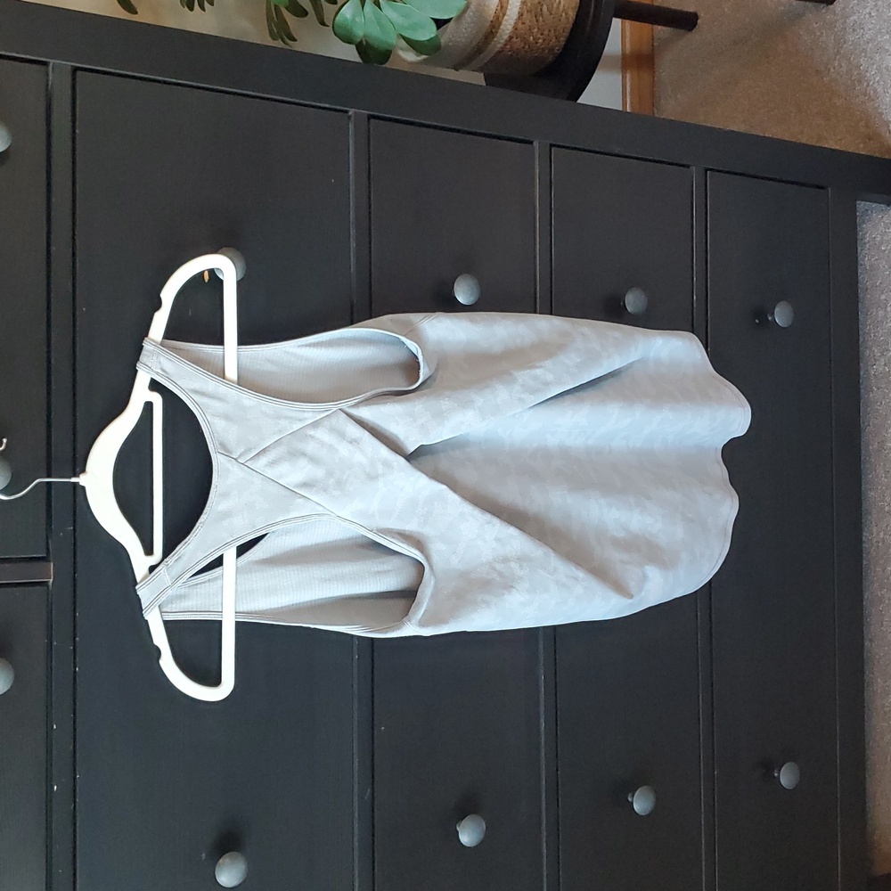 Lululemon Essential Tank - Picture 3 of 7